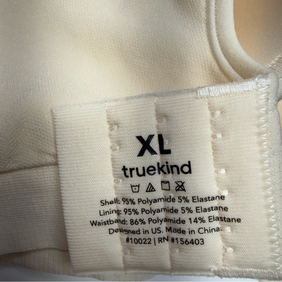 Seamless Black and Cream Bralette Set - Picture 5 of 16